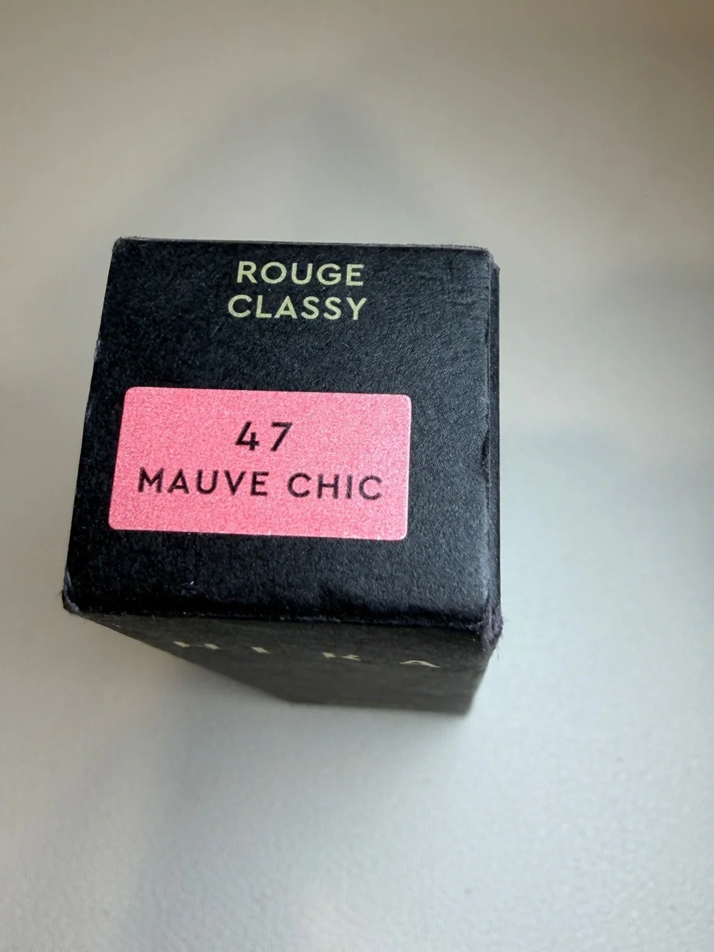 HERA Rouge Classy Lipstick, Endorsed by Jennie Color:  47 MAUVE CHIC